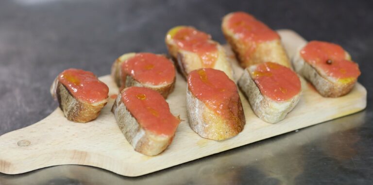 recette du pan con tomate servi au resto espagnol Les Piétons à Paris